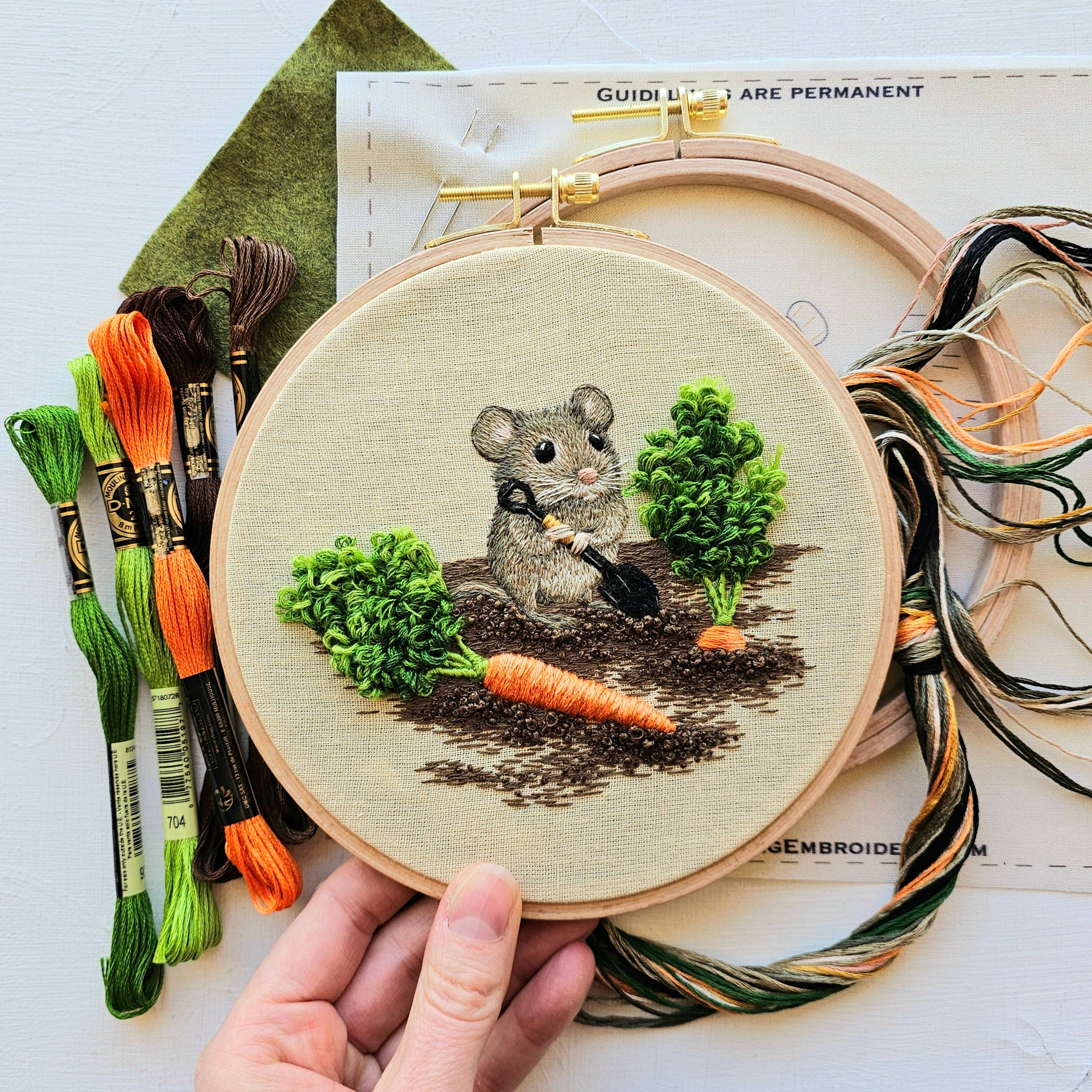 Jessica Long Embroidery - Vente Accessoire de broderie/point de croix - Kit de broderie Souris dans le jardin2