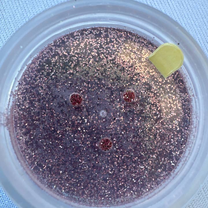 ROSA' för wholesale av Rebel Rush Cosmetics