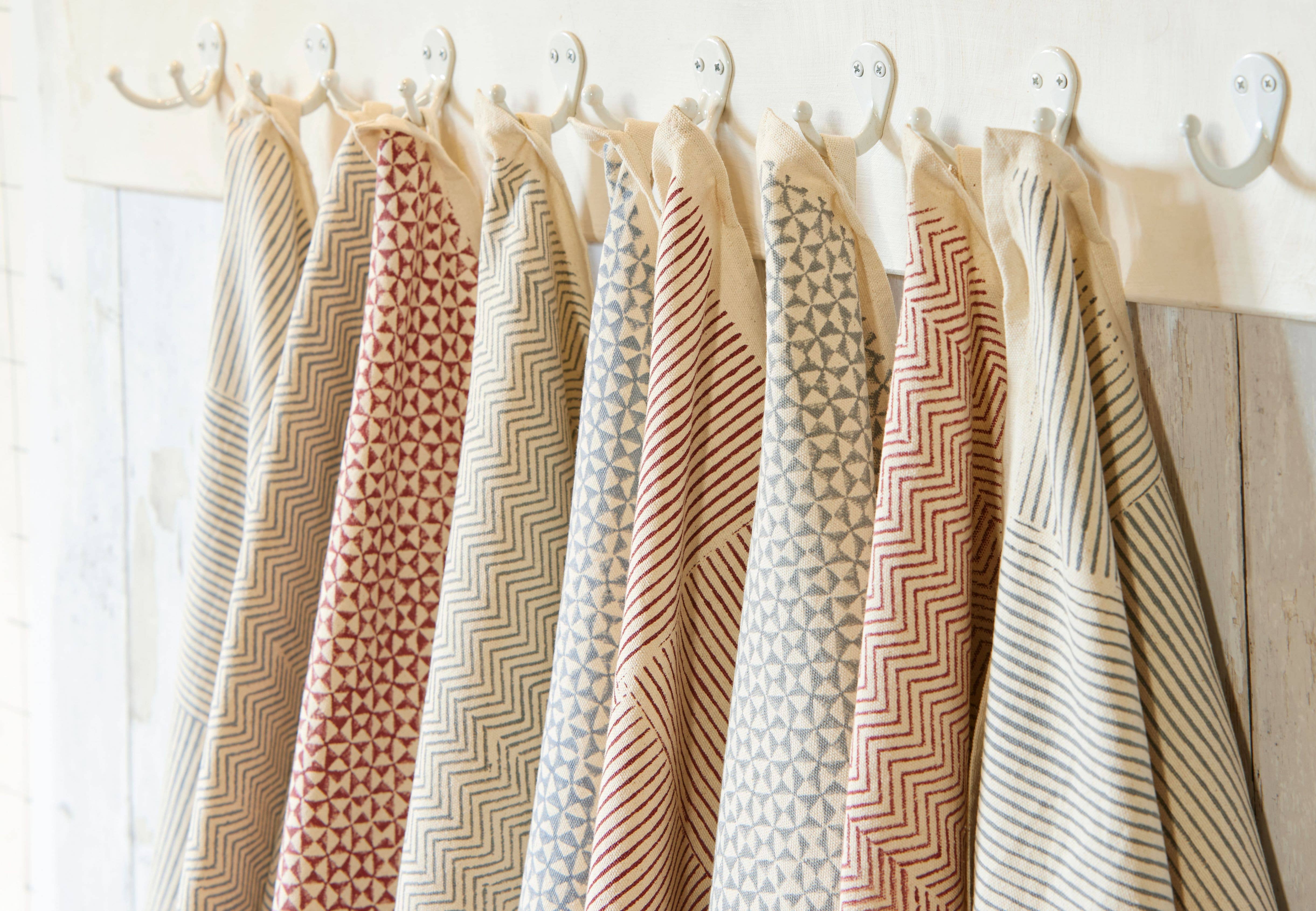 Sustainable Threads – Toalha de chá por atacado – Pano de Cozinha de Algodão | Estampado à Mão | Vermelho Feast3