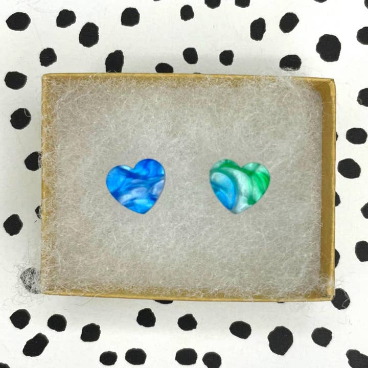 Hvid Tiger Skal Hjerte Ørestik for engroshandel hos Plastic Moon