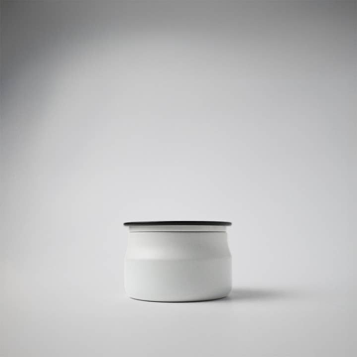 Milkhouse Candle Company - Wholesale Travel Candles - 3.75 oz Traveler Tin Candle: Sweet Tobacco Leaves1