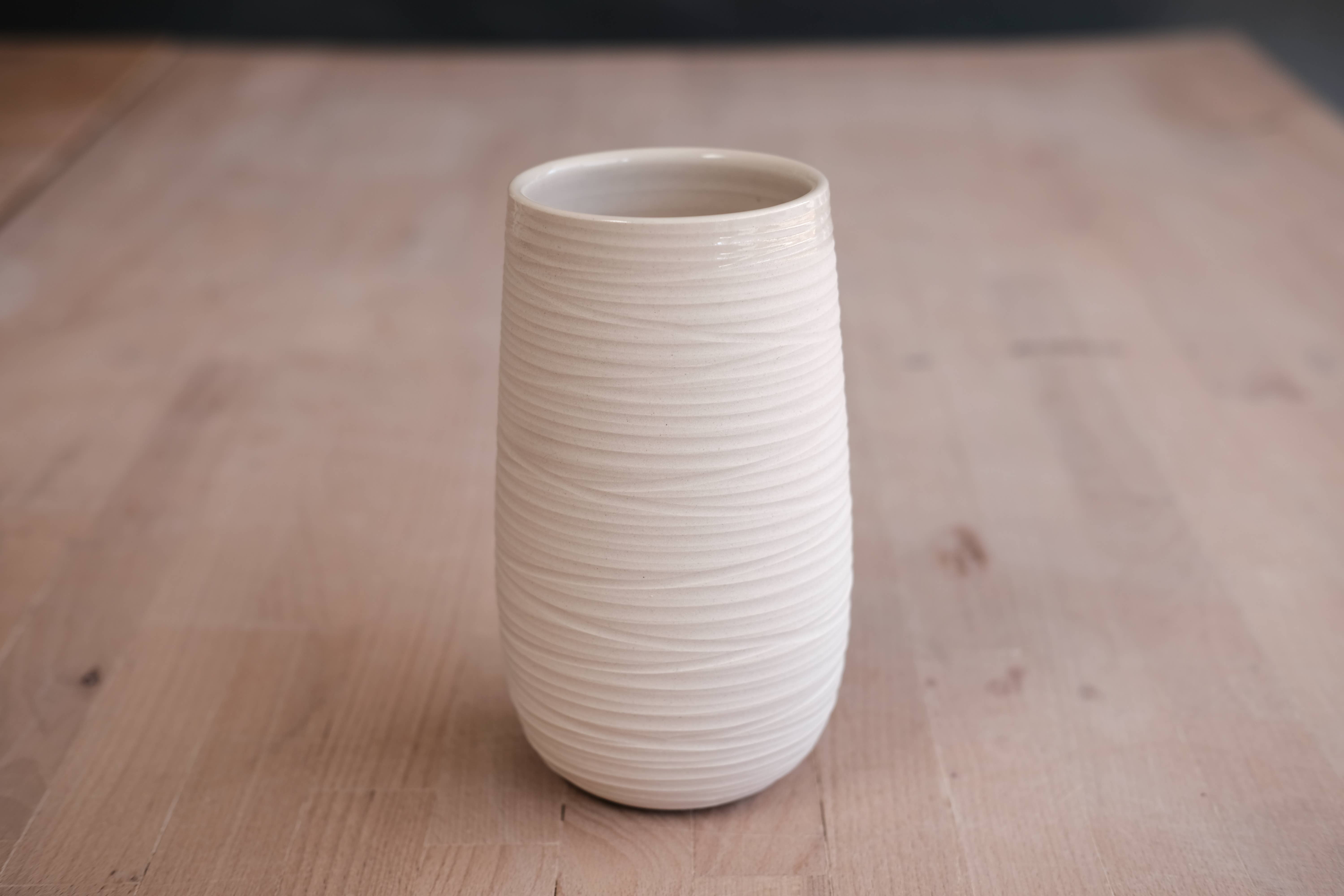 FHAR Studio - Wholesale Vase - dune - tulip vase - handmade, porcelain 4