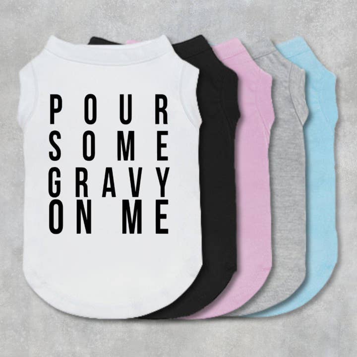 Giet wat jus op mij hondenshirt voor wholesale door The Honest Dog Company