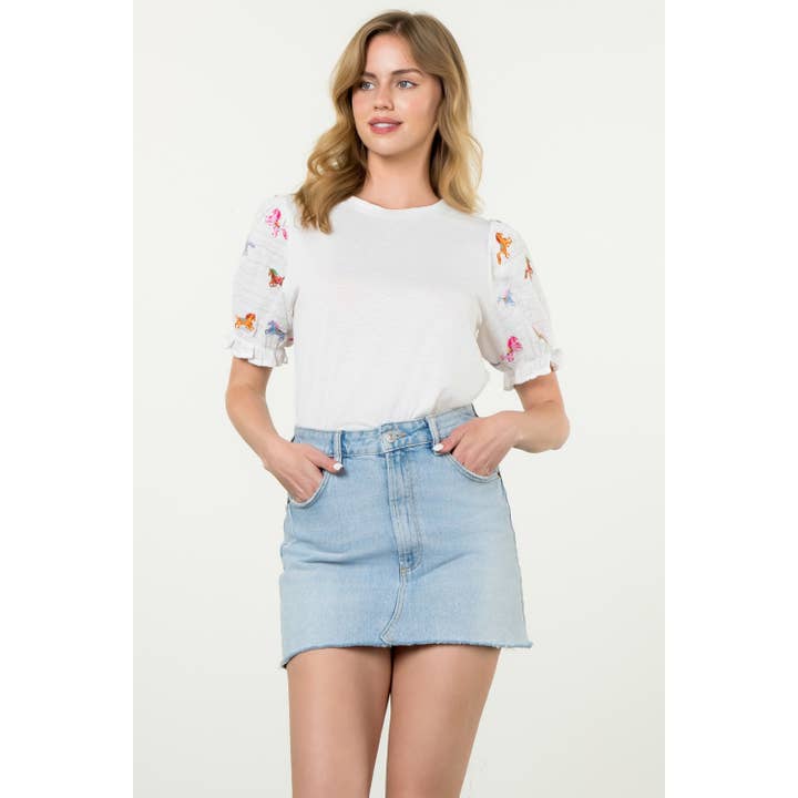 Haut à manches bouffantes texturé brodé pour la vente par THML