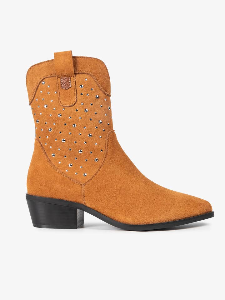 Stivaletto in Camoscio Marrone con Borchie Senda per la vendita all'ingrosso da parte di POPA