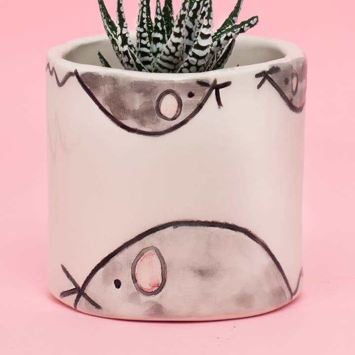 Gonzalo: Kleiner handgemachter Keramik-Katzenübertopf für den Großhandel von Paulina Marra Ceramics