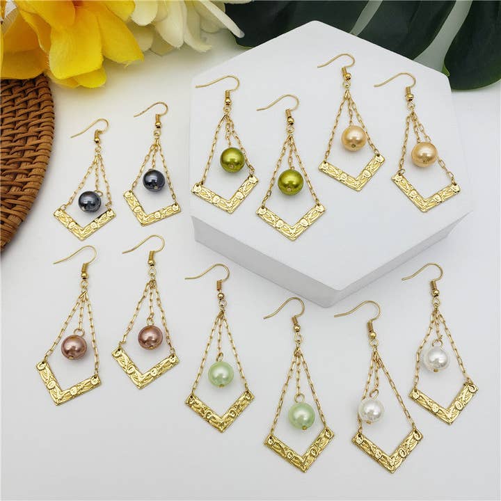 Set lantaarnoorbellen en halsketting, ondersteund met een parel in verschillende kleuren voor wholesale door S&T Collections