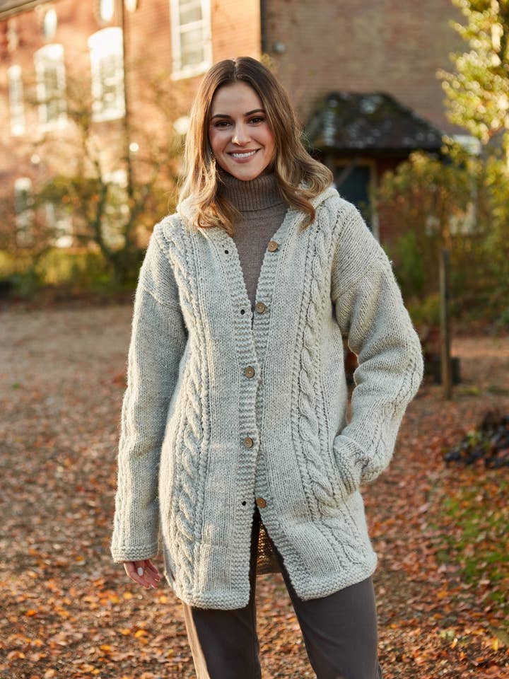 Manteau à capuche Chamonix Oatmeal pour la vente par Pachamama Ltd