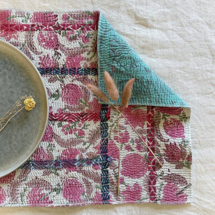 Satz von 4 Tischsets aus Vintage-Kantha mit Blockdruck. für den Großhandel von Maison Lilo