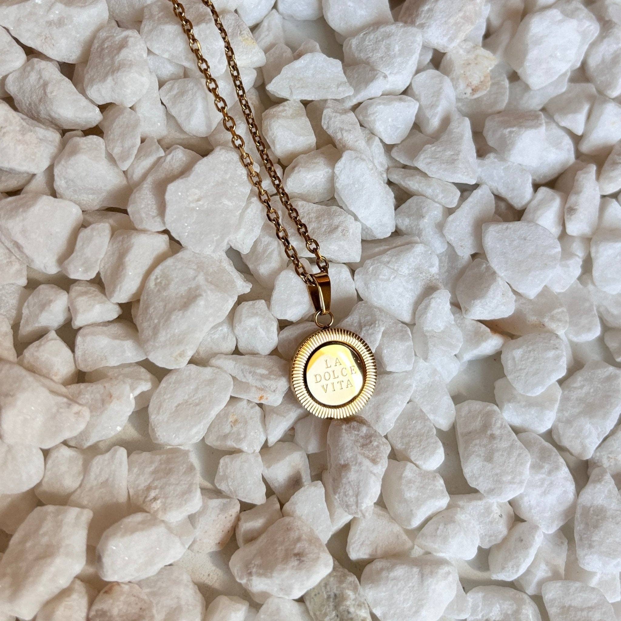 DUESTELLE ITALIA - Wholesale Pendant/Charm Necklace - La Dolce Vita - Limited edition - Necklace with gold pendant4