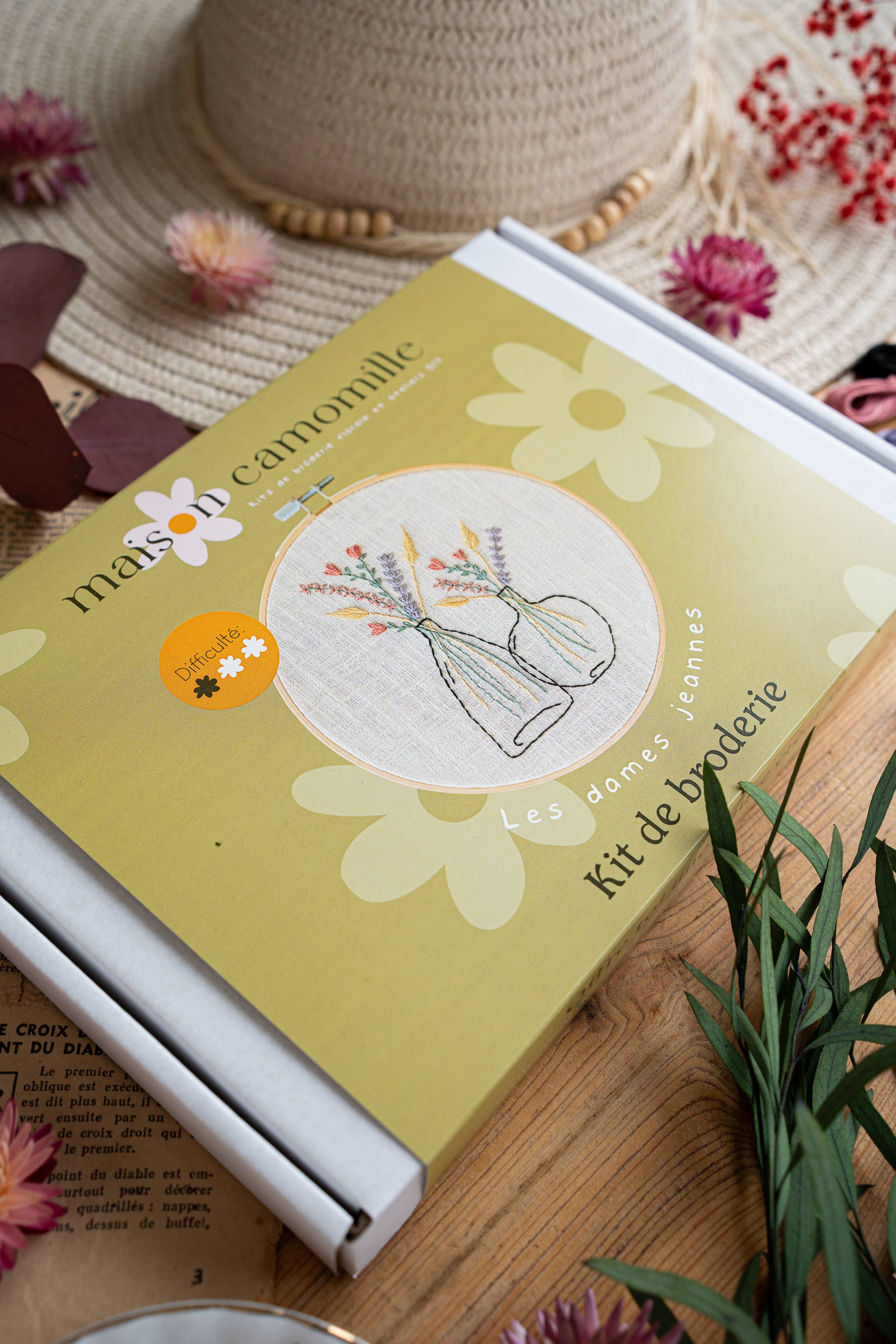 Maison Camomille – Material para bordar/ponto de cruz por atacado – Kit de Bordado para Iniciantes « The Demijohns »2