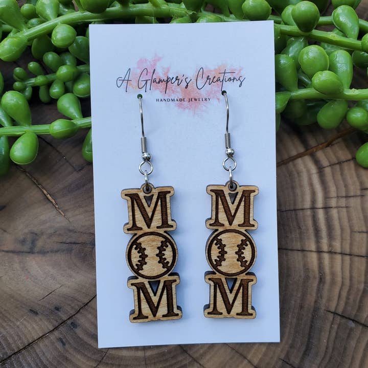 Baseball mamma trä örhängen för wholesale av A Glamper's Creations LLC