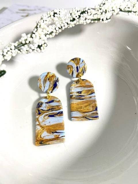 Boucles d'oreilles dôme en argile polymère, boucles d'oreilles en argile résine, boucles d'oreilles tendance bleues et dorées, quartz bleu, pendants en fausse pierre, boucles d'oreilles légères pour la vente par Miles and Milo Polymer Clay Collection