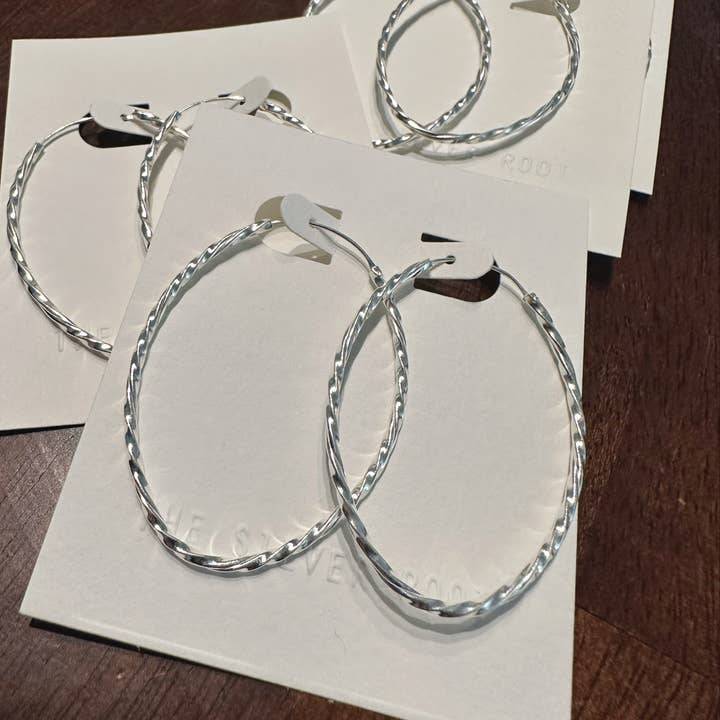 Granada ovala Hoop-örhängen för wholesale av The Silver Root