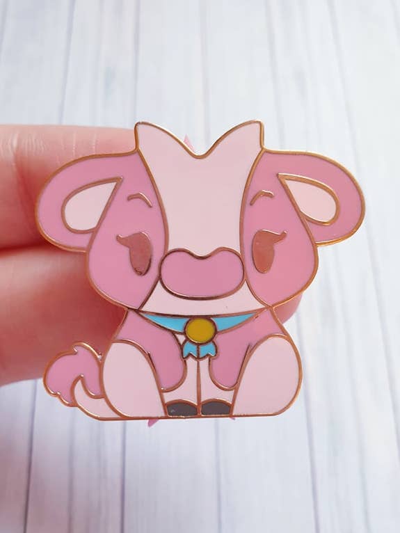 Pin's vache rose/rose pour la vente par Ellesdoodlebox