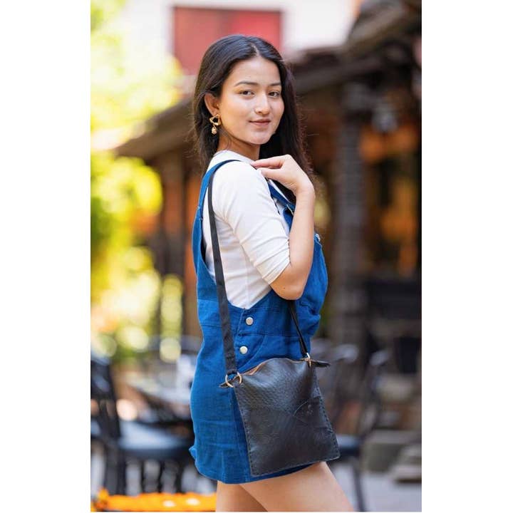 Ganesh Himal Trading – Engroshandel Crossbodytaske - Dame – Genbrugt gummi pas taske1