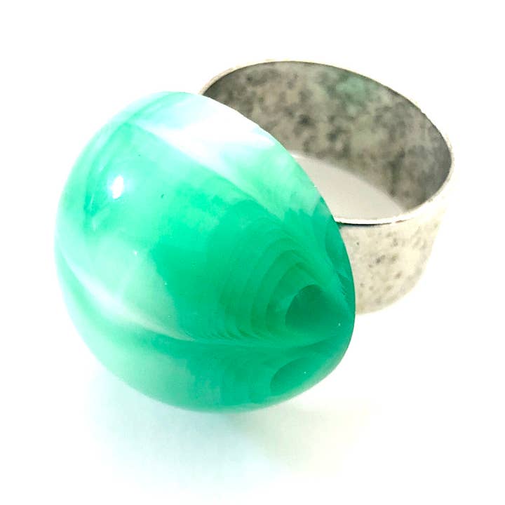 Kelly - Anillo de cóctel de plata, color verde para venta al por mayor de Leetie Lovendale