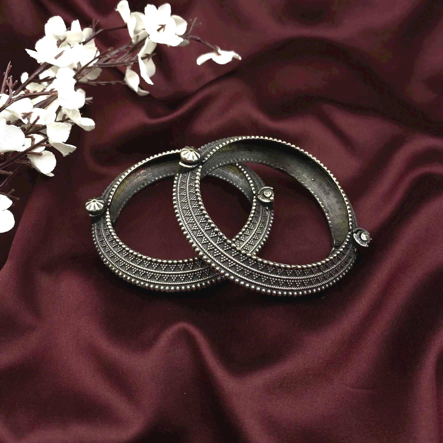 Quirky Fashions – Engroshandel Manchetarmbånd – Antik sølv kada armbånd vintage skrue oxideret smykke4