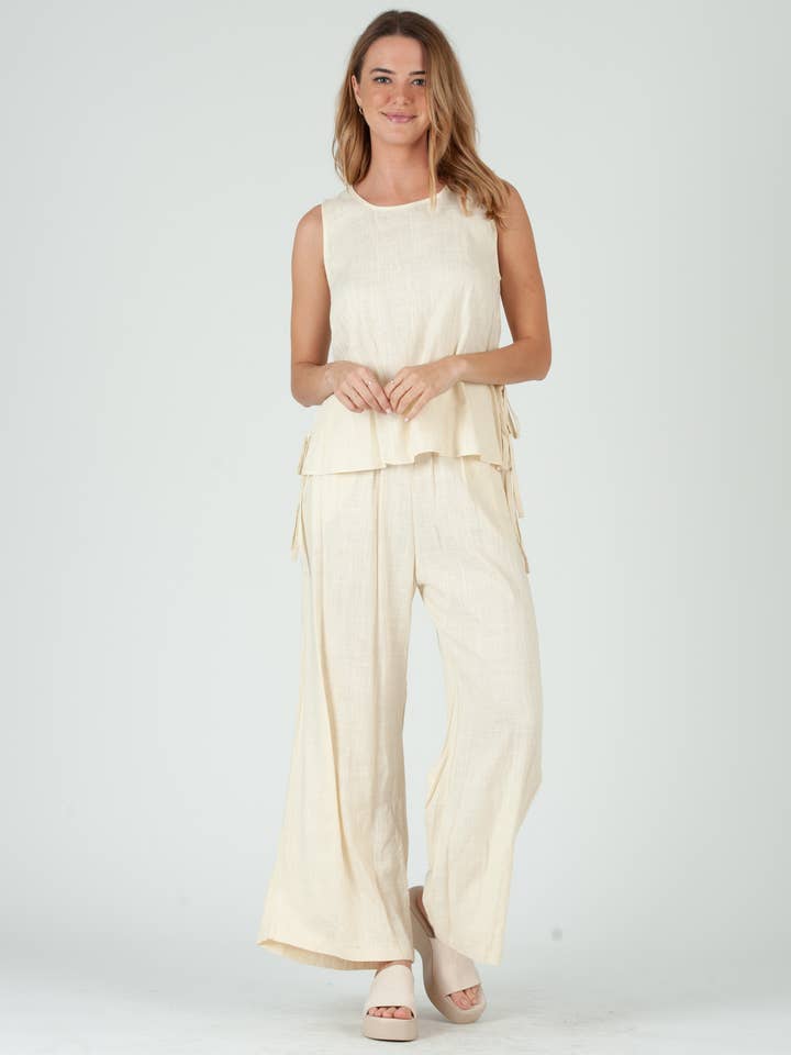 Ärmelloses Tanktop aus Leinen mit seitlicher Krawatte -Vanille für den Großhandel von Lucca Couture