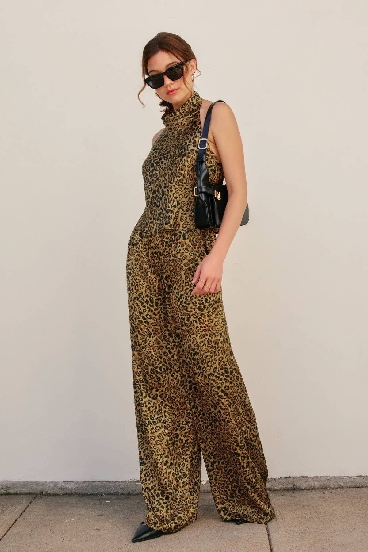 UMBER DOURADO Calças Golden Kingdom Back Pocket (1) para venda a revendedores na Faire1