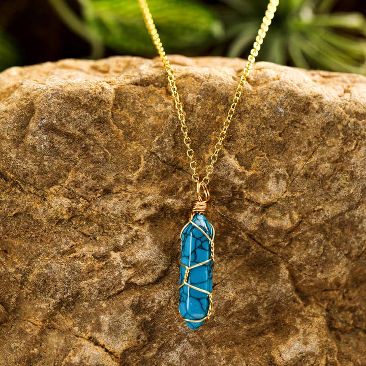 Bleu Collier pendentif turquoise enroulé de fil d'or bleu en vente sur Faire1