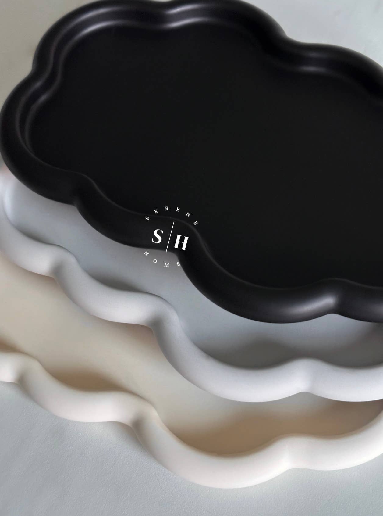 Serene Home - Wholesale Decorative Tray - Eco-Friendly Jesmonite Wavy Decorative Tray1