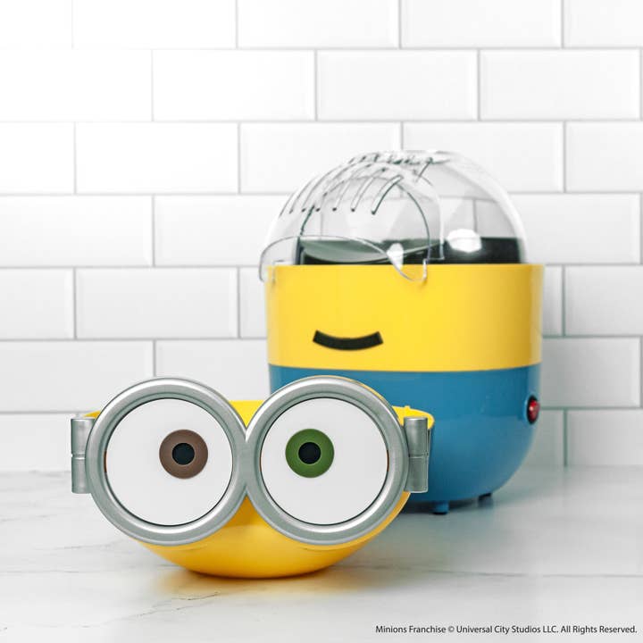 Uncanny Brands - Wholesale Kitchen Appliance - Uncanny Brands Minions Deluxe Popcorn Maker1