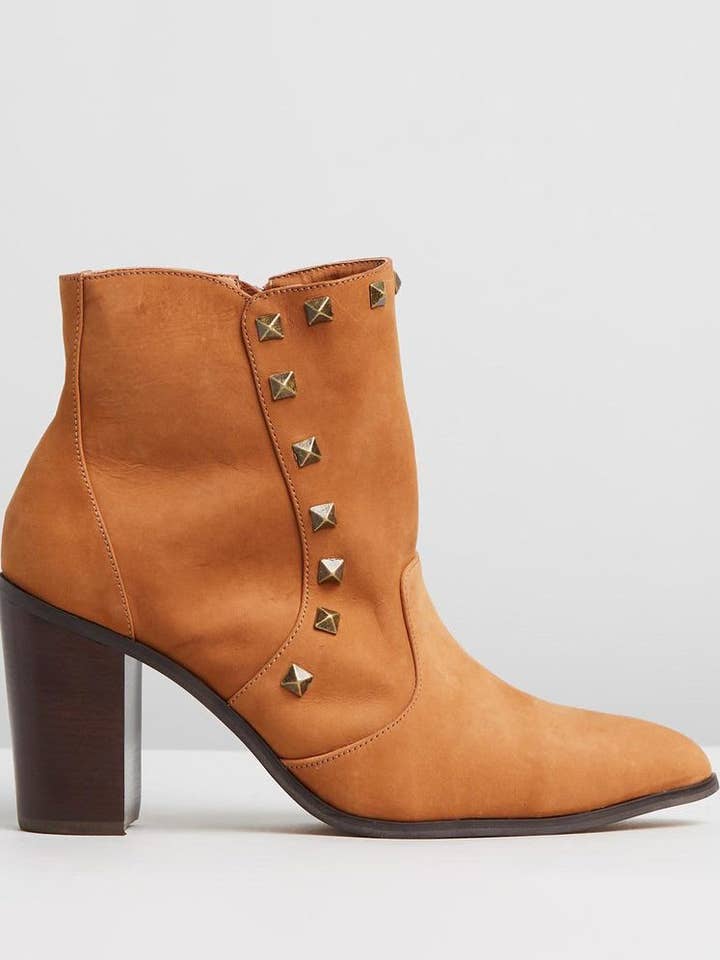 Tilly — Hellbraun für den Großhandel von Nina Armando