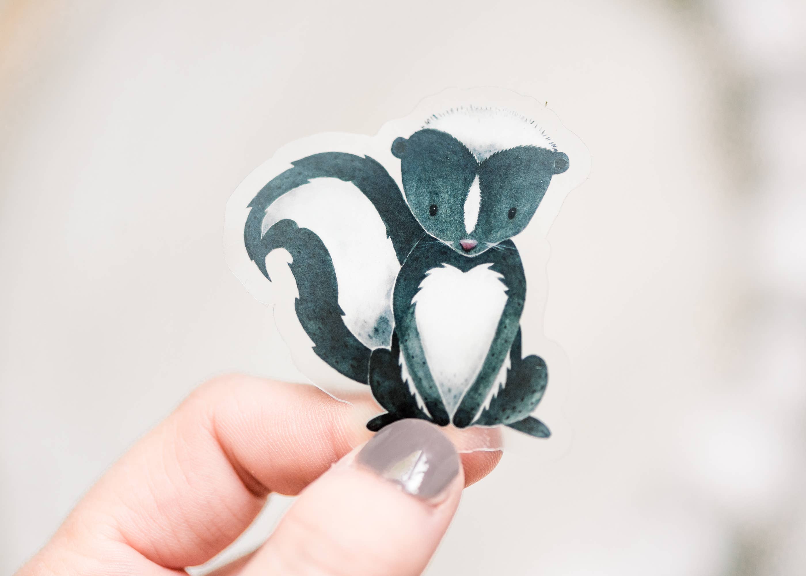 Savannah and James Co - Vendita all'ingrosso Adesivo - Mini Baby Skunk, adesivo in vinile trasparente, 2x2 in