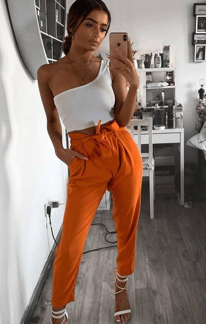 Femme Luxe - Venta al por mayor Blusa - Mujer - Top corto blanco con un solo hombro - Keeley0