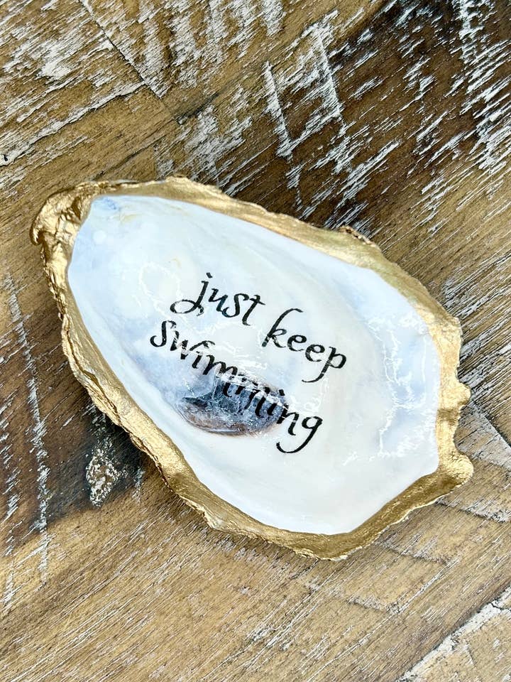 Bare fortsæt med at svømme - østerssmykker og pynteskål for engroshandel hos Coast and Cork