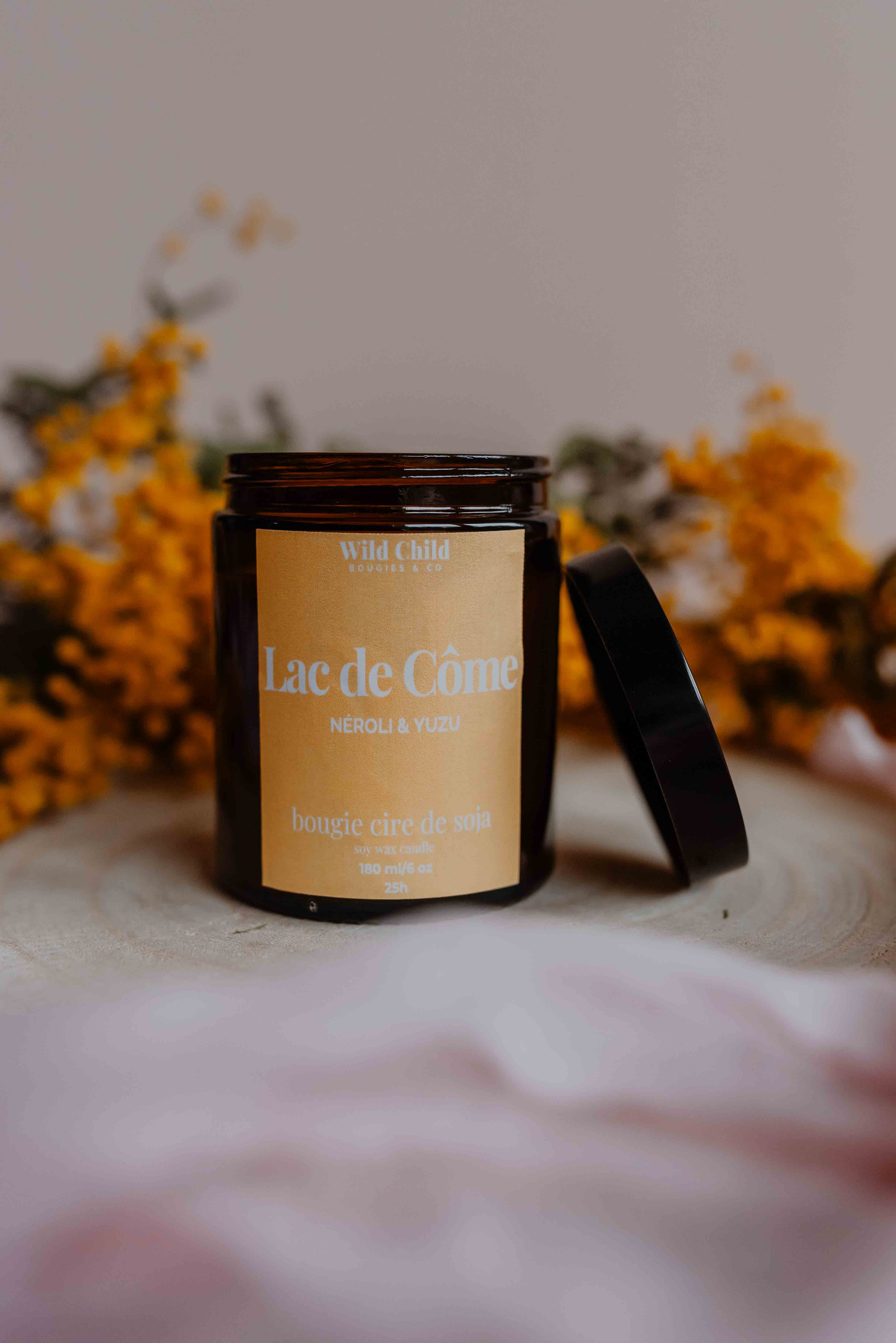 WILD CHILD Bougies & Co - Vendita all'ingrosso Candela in vasetto - "Lago di Como" Candela Cera vegetale - 25h - Neroli & Yuzu1