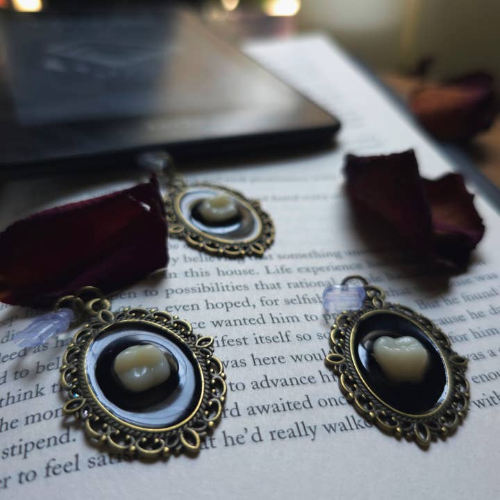 Bookish Heaux - Wholesale Individual charm/pendant - Gothic Tooth Dust Plug Charm USB Type C for Phone Kindle3