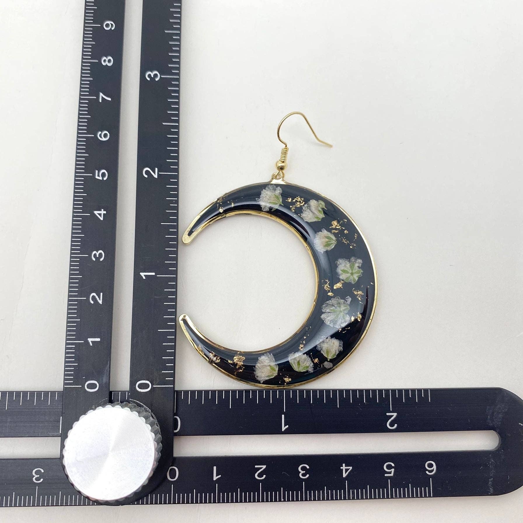 Mio Queena – wholesale Dangle earrings – Baby's Breath Dried Flower Black Moon Earrings - PDF/MS3