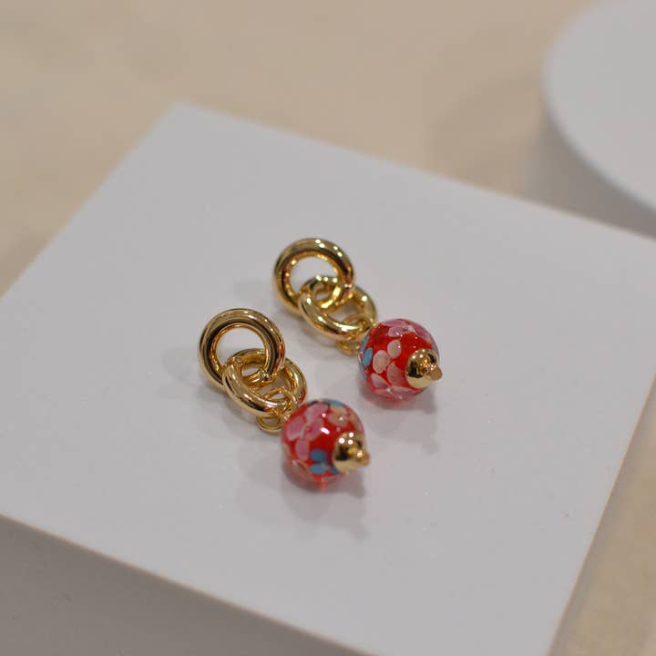 StarryNYC – Großhandel Ohrhänger – Ohrhänger in Kugelform aus Murano-Glas mit elegantem Muster2