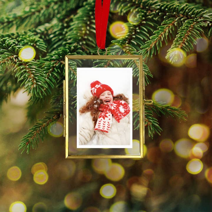 Isaac Jacobs International - Wholesale Picture Frame - Isaac Jacobs 2"x3" Vintage Brass and Glass Ornament Frame4