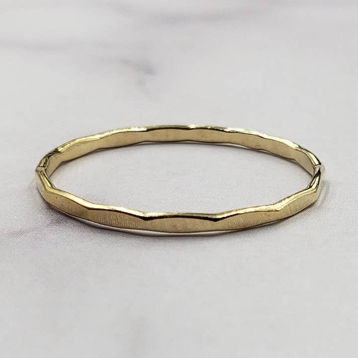 Bague empilable facettée remplie d'or pour la vente par Sinead Cleary Jewelry