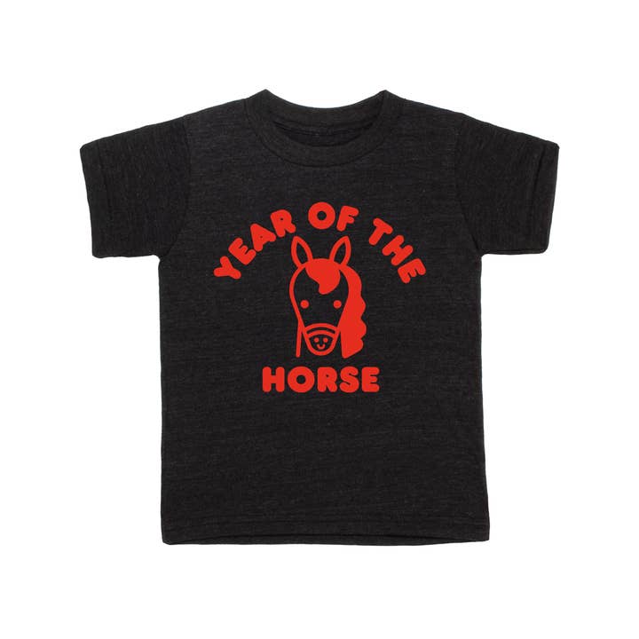 Maglietta grafica per il Capodanno Lunare dell'Anno del Cavallo (Taglie Bambino) per la vendita all'ingrosso da parte di Mochi Kids