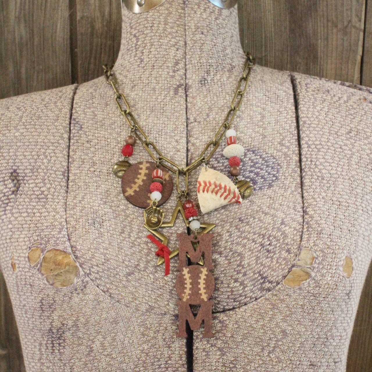 The Primitive Peddler, Inc. - Vente Colliers à pendentif - Collier Envoûté de Frappeur de Home Run3