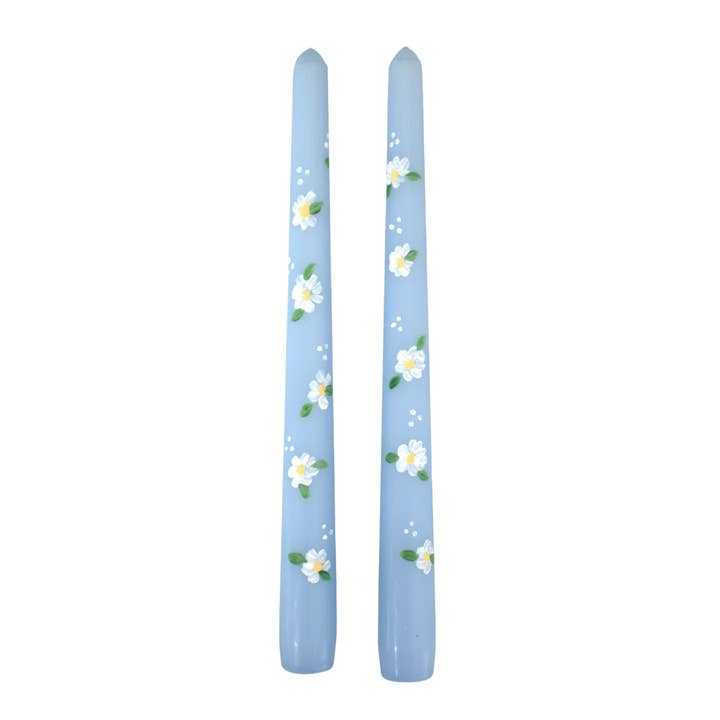 Ensemble de 2 bougies effilées peintes à la main Gardenia sur fond bleu pour la vente par Pretty Homestyle