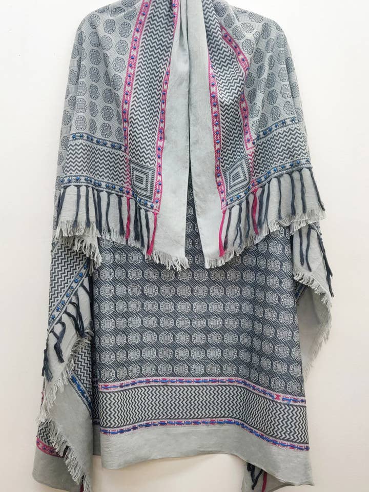 Ailany Scialle | Scialle Ricamato a Mano | Cotone Reversibile per la vendita all'ingrosso da parte di Aratta | Women's Fashion