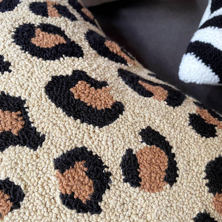 Honey Art and Nature - Vente Housse de coussin - Housses de coussin brodées guépard et léopard tuftées à la main2