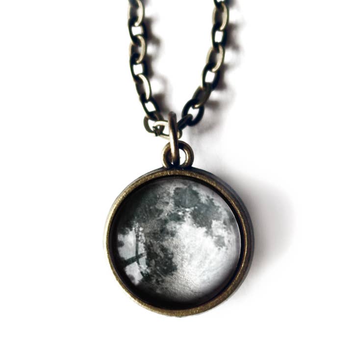 Collana con pendente reversibile semplice Full Moon per la vendita all'ingrosso da parte di The Divine Iguana