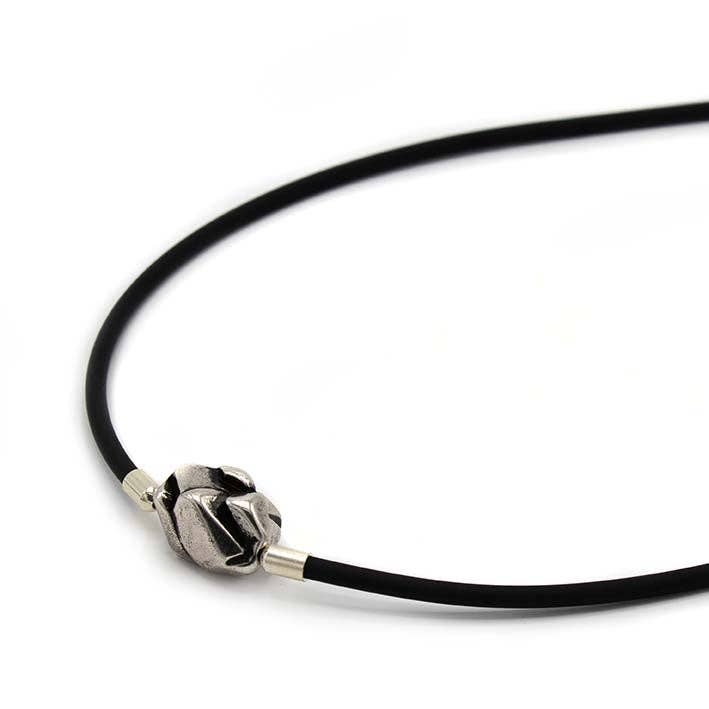 Collana Rocks Mini Nugget con gomma e argento per la vendita all'ingrosso da parte di FATES, style with a story