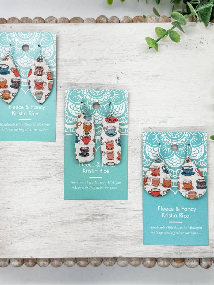 Mini handgjorda färgglada glädjekoppsörhängen av kork för wholesale av Fleece & Fancy