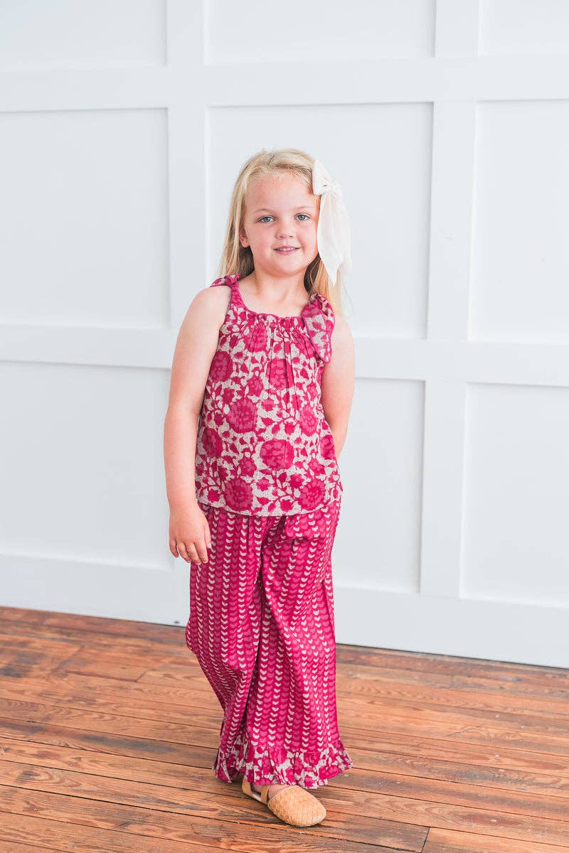 Yo Baby – Großhandel Top- & Hosen-Set – Kinder – Bedrucktes Oberteil in Hot Pink mit gestreiften Rüschenhosen 2-tlg. Set0