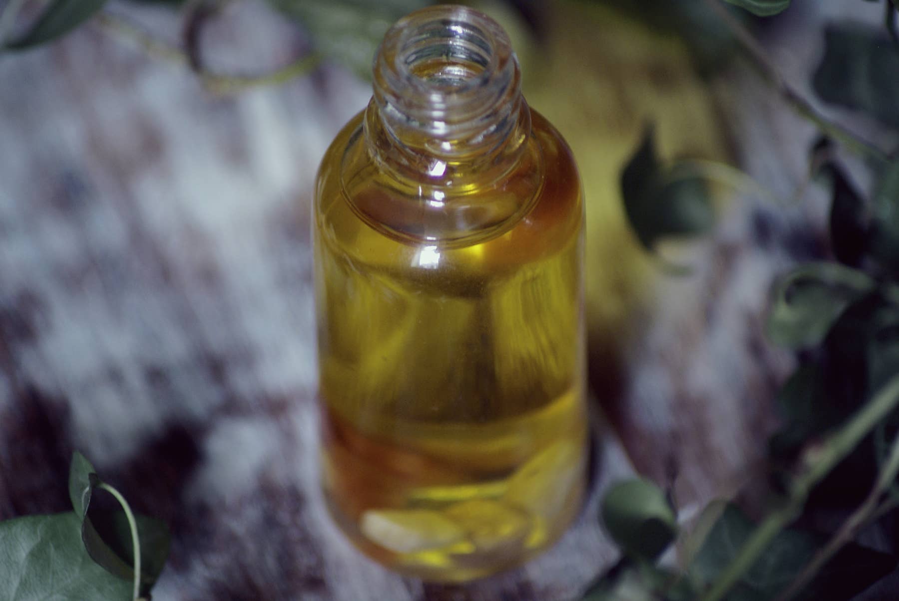 In Lumine Lunae - Wholesale Essential Oil - Women balancing aromatherapy pulse points oil4