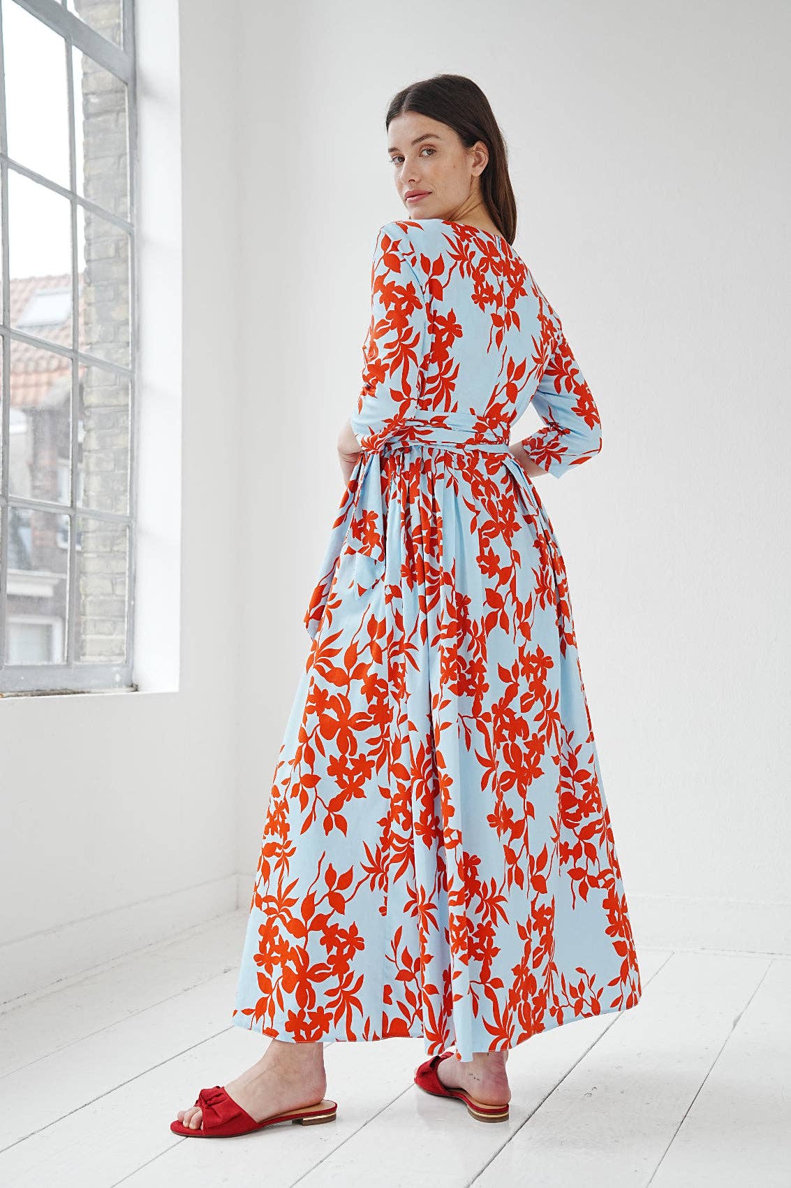 Marianna Déri GmbH – Engroshandel Kjole - Dame – maxikjole med blomsterprint3