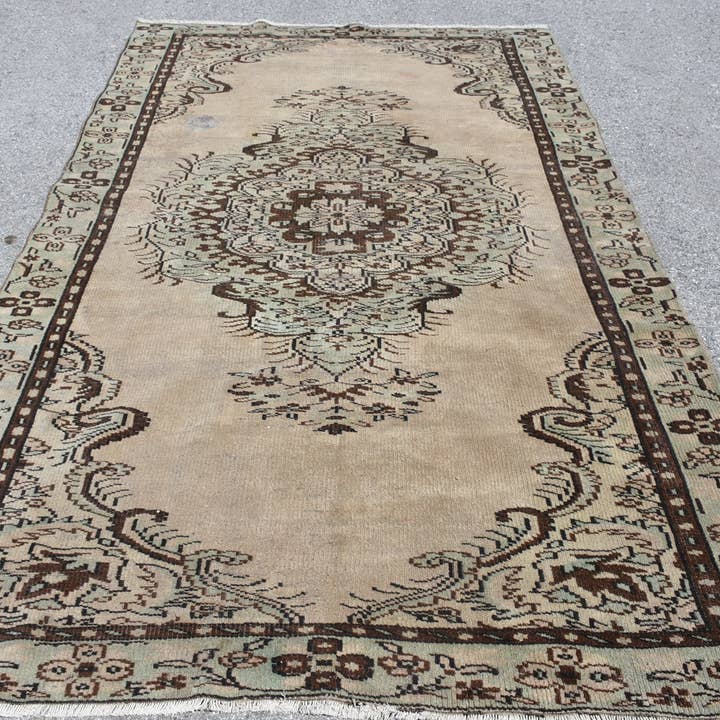 Handmade Beige Oriental Rug, 5.5x9.3 Ft Patchwork for wholesale by Vintage Rugs Loom