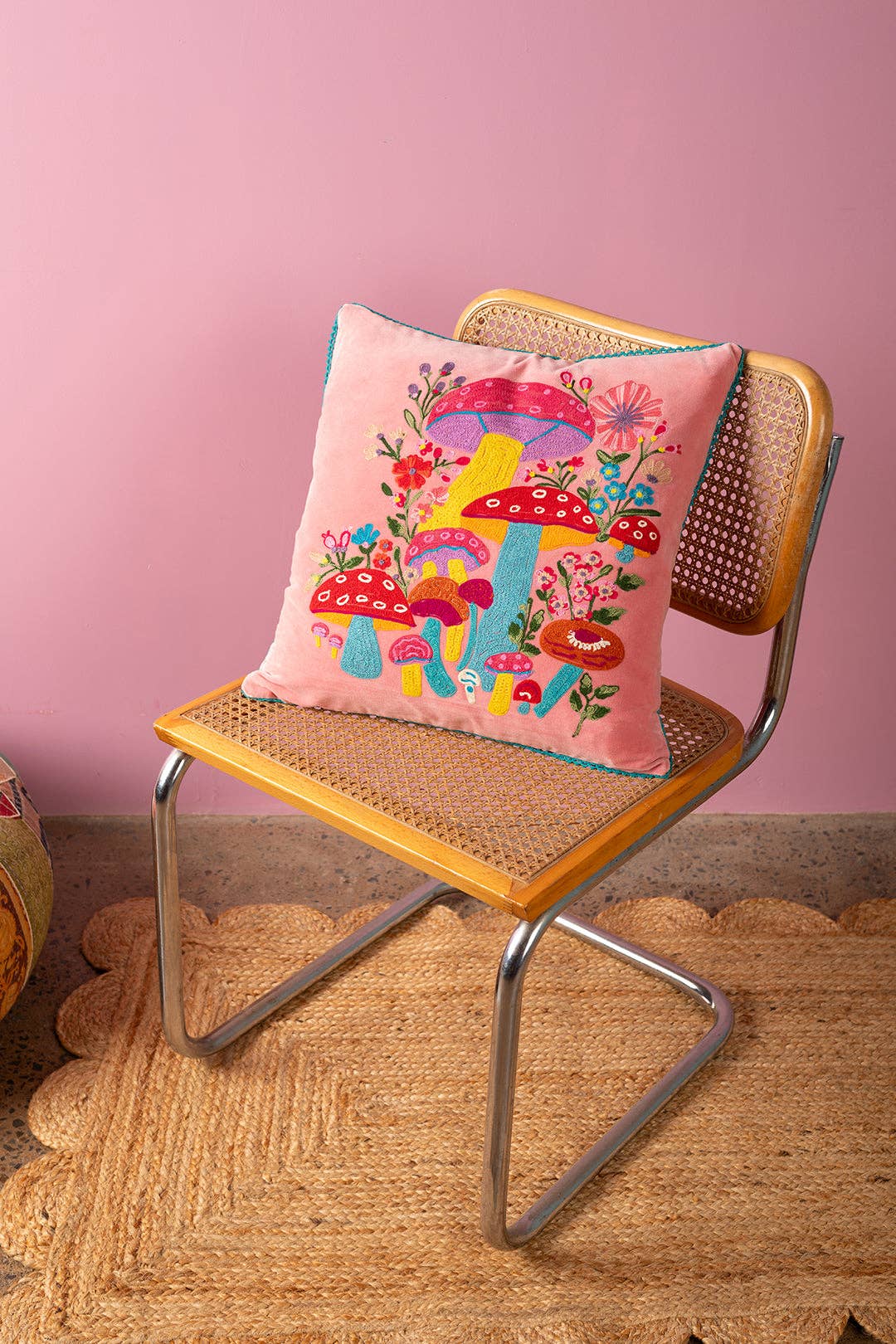 Ian Snow Ltd - Vendita all'ingrosso Cuscini per sedie - Copricuscino rosa con ricamo di funghi1